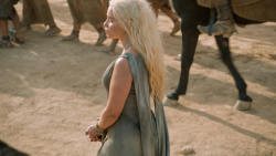 extant_GameOfThrones_6x01-TheRedWoman_3803