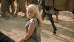 extant_GameOfThrones_6x01-TheRedWoman_3804
