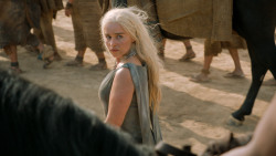 extant_GameOfThrones_6x01-TheRedWoman_3806