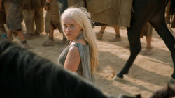 extant_GameOfThrones_6x01-TheRedWoman_3807