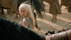 extant_GameOfThrones_6x01-TheRedWoman_3810