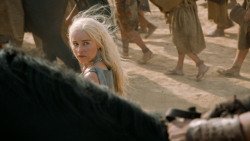 extant_GameOfThrones_6x01-TheRedWoman_3811