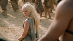 extant_GameOfThrones_6x01-TheRedWoman_3820