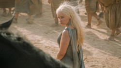 extant_GameOfThrones_6x01-TheRedWoman_3822