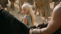 extant_GameOfThrones_6x01-TheRedWoman_3826