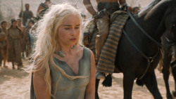 extant_GameOfThrones_6x01-TheRedWoman_3832