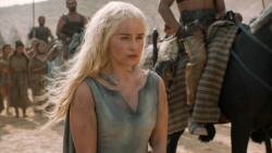 extant_GameOfThrones_6x01-TheRedWoman_3835