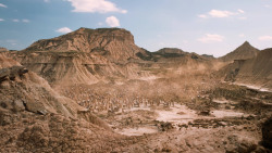 extant_GameOfThrones_6x01-TheRedWoman_3857