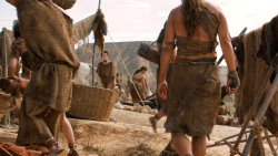 extant_GameOfThrones_6x01-TheRedWoman_3880