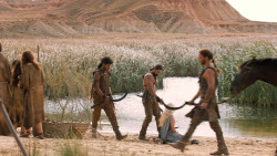 extant_GameOfThrones_6x01-TheRedWoman_3898