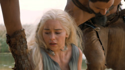extant_GameOfThrones_6x01-TheRedWoman_3900