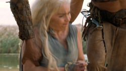 extant_GameOfThrones_6x01-TheRedWoman_3901