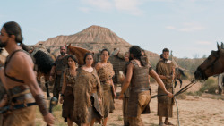 extant_GameOfThrones_6x01-TheRedWoman_3922