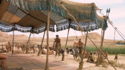 extant_GameOfThrones_6x01-TheRedWoman_3929