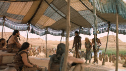 extant_GameOfThrones_6x01-TheRedWoman_3935