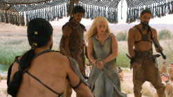 extant_GameOfThrones_6x01-TheRedWoman_3939