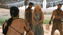 extant_GameOfThrones_6x01-TheRedWoman_3940