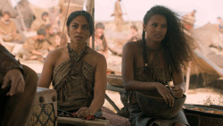 extant_GameOfThrones_6x01-TheRedWoman_3960