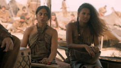 extant_GameOfThrones_6x01-TheRedWoman_3961