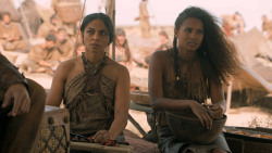 extant_GameOfThrones_6x01-TheRedWoman_3962