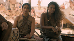 extant_GameOfThrones_6x01-TheRedWoman_3965
