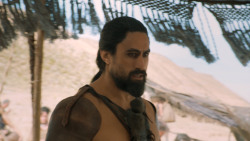 extant_GameOfThrones_6x01-TheRedWoman_3975