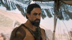 extant_GameOfThrones_6x01-TheRedWoman_3976