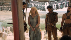 extant_GameOfThrones_6x01-TheRedWoman_3981