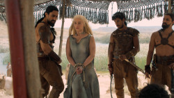 extant_GameOfThrones_6x01-TheRedWoman_3982