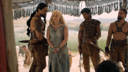 extant_GameOfThrones_6x01-TheRedWoman_3983