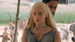 extant_GameOfThrones_6x01-TheRedWoman_3985