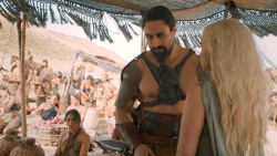 extant_GameOfThrones_6x01-TheRedWoman_4001
