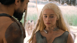 extant_GameOfThrones_6x01-TheRedWoman_4020