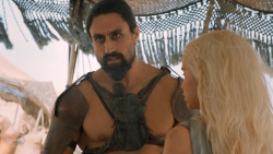 extant_GameOfThrones_6x01-TheRedWoman_4038