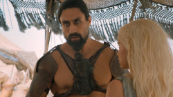 extant_GameOfThrones_6x01-TheRedWoman_4048