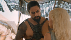 extant_GameOfThrones_6x01-TheRedWoman_4050