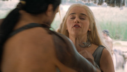extant_GameOfThrones_6x01-TheRedWoman_4052