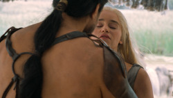 extant_GameOfThrones_6x01-TheRedWoman_4053