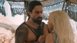 extant_GameOfThrones_6x01-TheRedWoman_4061