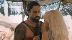 extant_GameOfThrones_6x01-TheRedWoman_4062