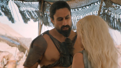 extant_GameOfThrones_6x01-TheRedWoman_4065