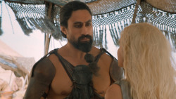 extant_GameOfThrones_6x01-TheRedWoman_4076