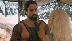 extant_GameOfThrones_6x01-TheRedWoman_4077