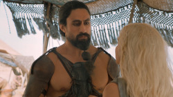 extant_GameOfThrones_6x01-TheRedWoman_4078