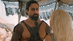 extant_GameOfThrones_6x01-TheRedWoman_4080