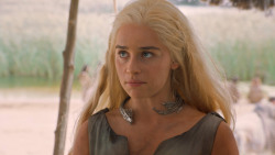 extant_GameOfThrones_6x01-TheRedWoman_4084