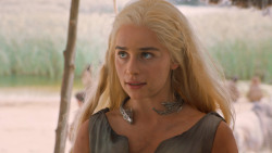 extant_GameOfThrones_6x01-TheRedWoman_4085