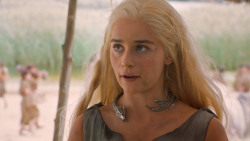extant_GameOfThrones_6x01-TheRedWoman_4097