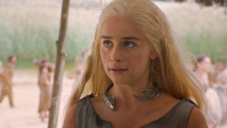 extant_GameOfThrones_6x01-TheRedWoman_4098