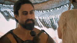 extant_GameOfThrones_6x01-TheRedWoman_4113